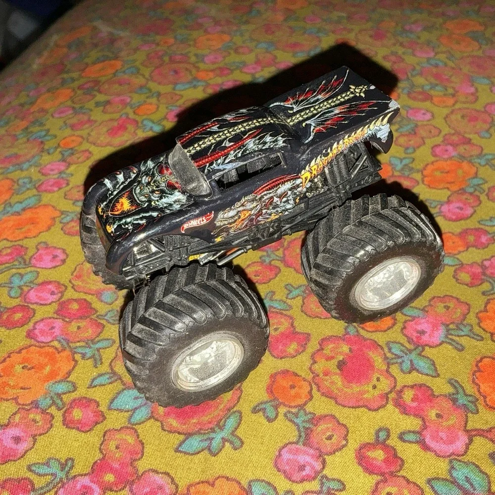 Hot Wheels 4x4  Muscle Machine Monster Car Dragons Breath